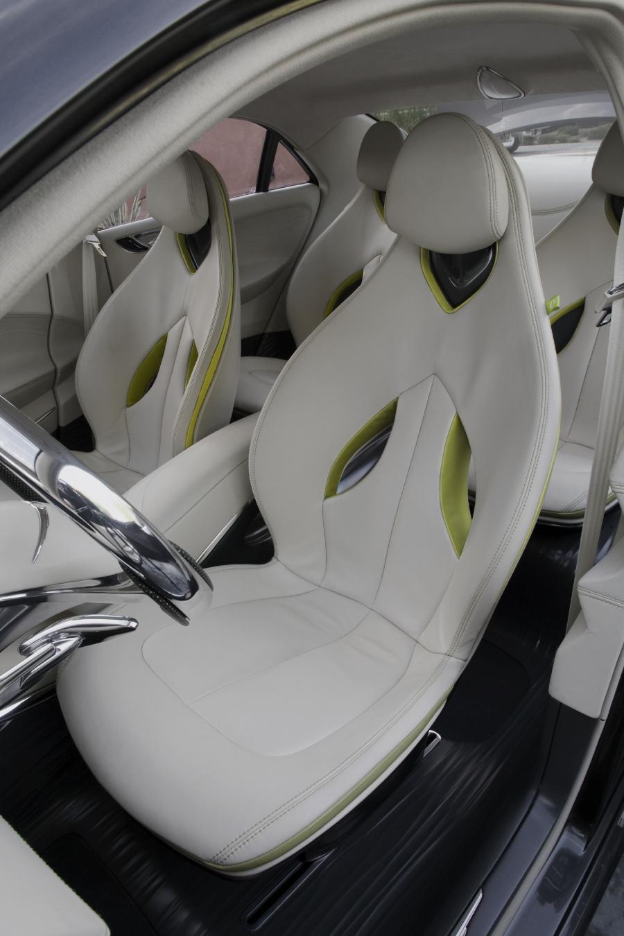 Интерьер Chrysler 200C EV Concept 2009 года  (фото 15 из 27)